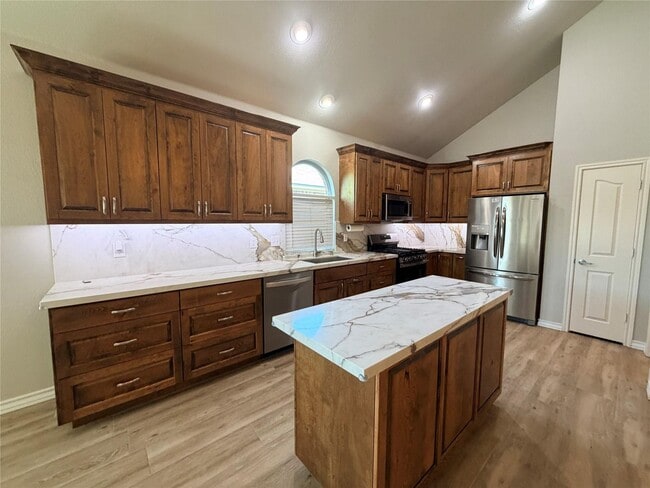 12917 Farmington Dr