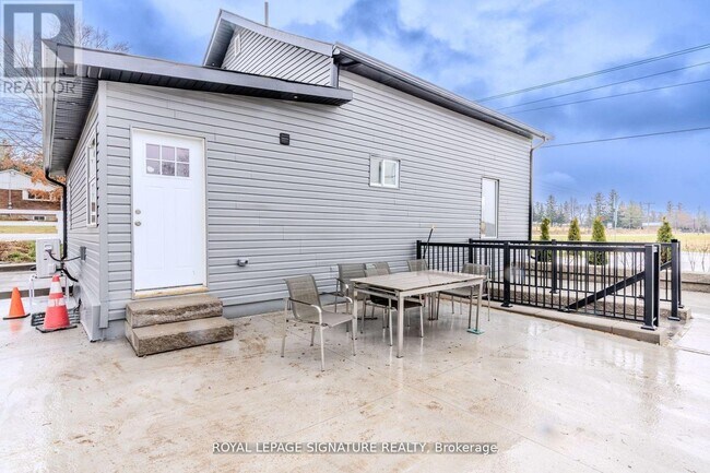 Photo - 19758 Centre St