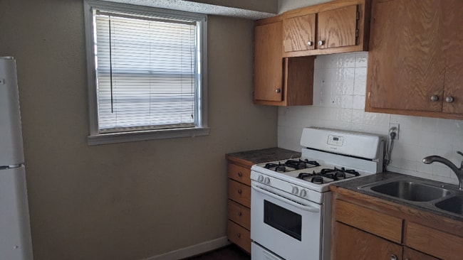 Photo - 4822 Woodend Ave