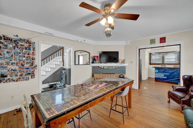 Photo - 807 Foster St Unidad House