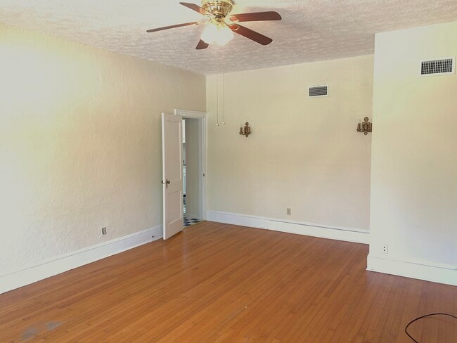Photo - Felder 6 Unit Unit 1004