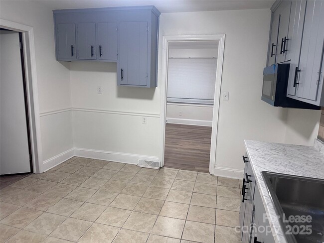 Photo - 4934 Galax Dr House