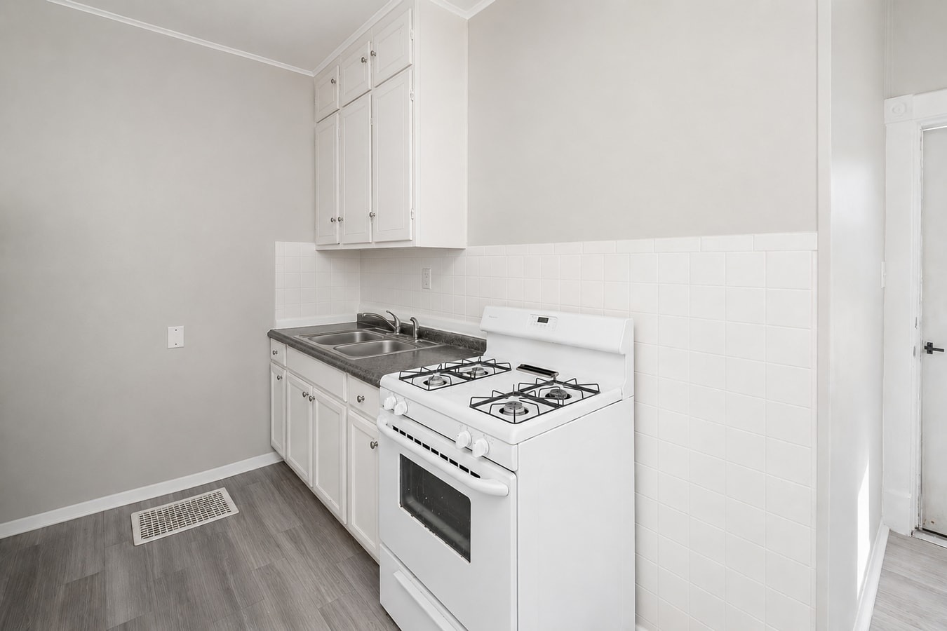 Photo - 1553 W 17th St Unidad 1553 1/2 W 17th St