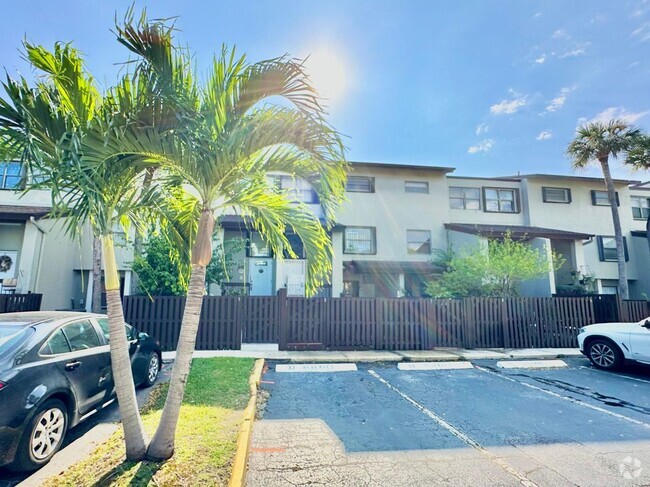 Building Photo - 10000 NW 9th St Cir Rental