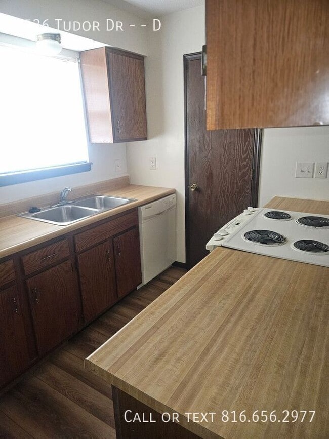 Photo - 3536 Tudor Dr Unidad D