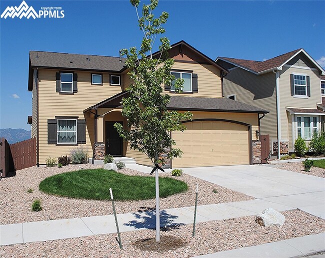 Pine Creek Beauty! 5 bedroom, 3.5 bath, 2 car - Pine Creek Beauty! 5 bedroom, 3.5 bath, 2 car House