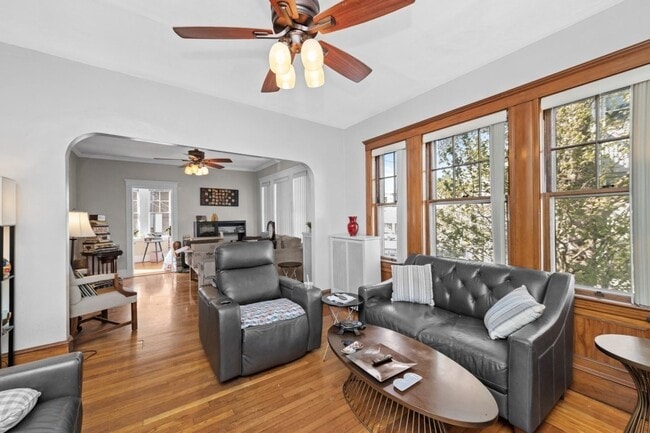 6 W Selden St Unit 2