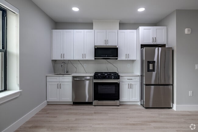 1BR, 1BA - 422SF - Kitchen - 22 Fleet St