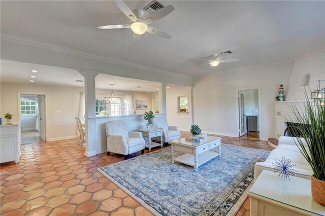 Photo - 302 NW 11th St