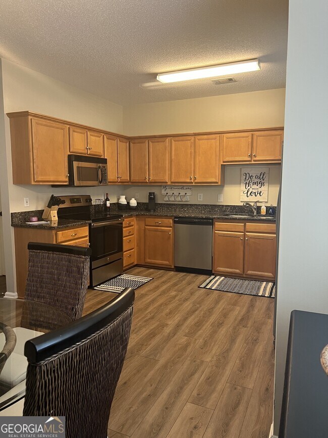 Photo - 410 Rosewood Ln