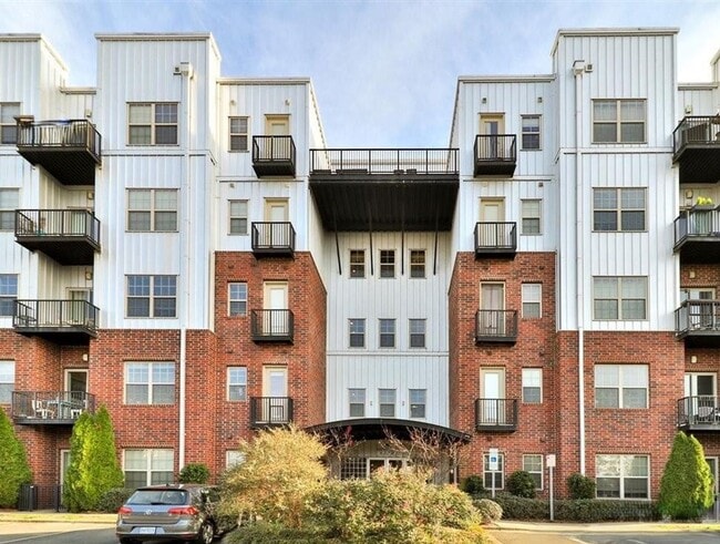 Building Photo - Move-in Ready Condo Located in The Art Dis... Unit 402