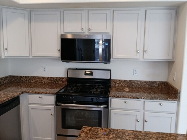 Photo - 3 Bedroom, 3 Bathroom Home! Schedule a Showing Today!