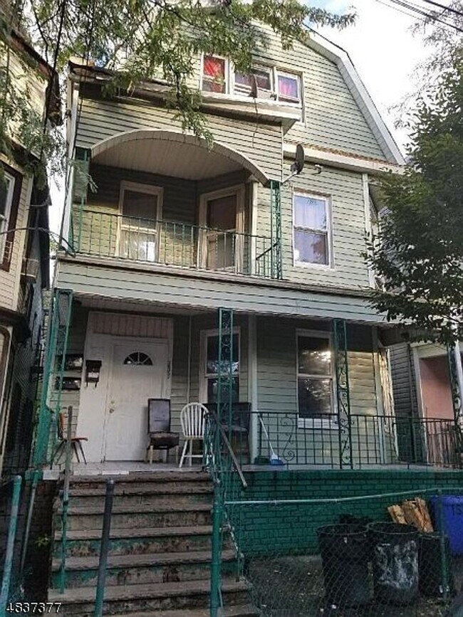 Building Photo - 203 3rd St Unit 1