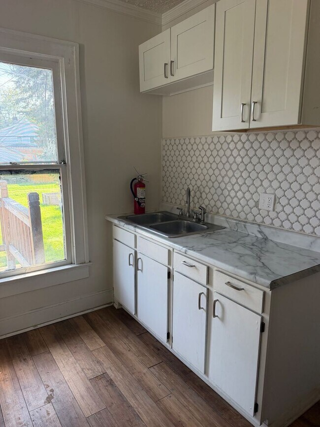 331 W Johnny Lytle Ave