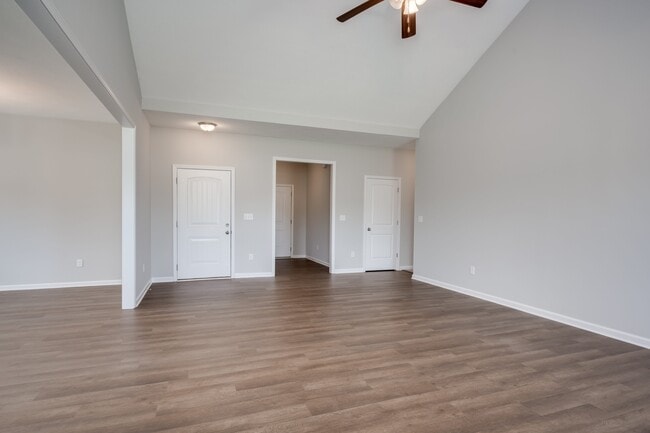 Photo - 311 Koweta Way