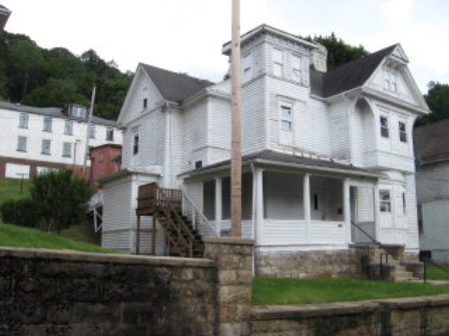 Photo - 215 Monroe St Apartments