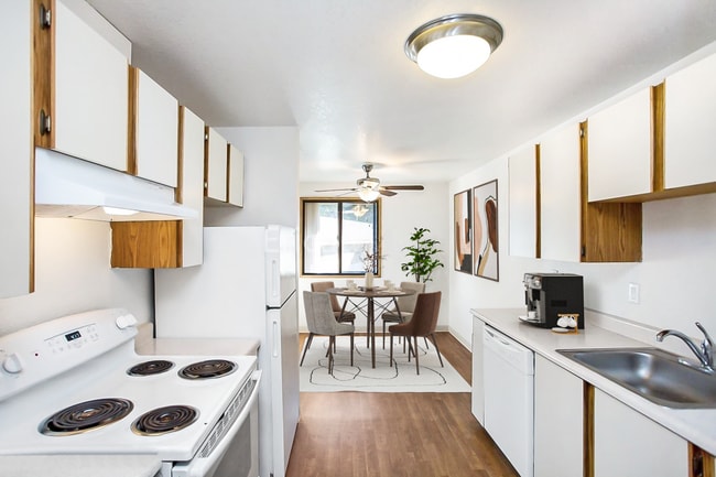 Photo - Erica Village