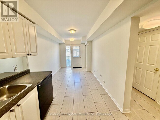 Photo - 4975 Southampton Dr