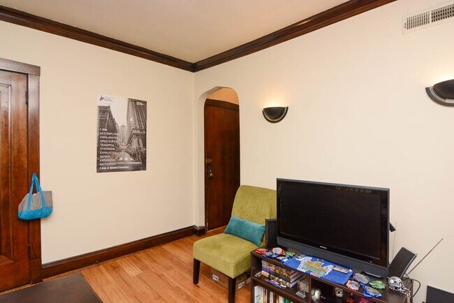 Photo - 3621 N Paulina St Unidad J04P