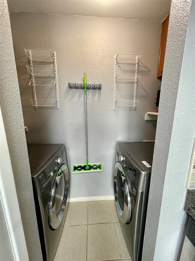 Photo - 1516 Bay Area Blvd Unidad E4