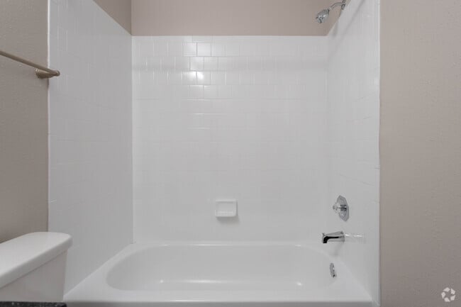1 BR, 1 BA - 848 SF