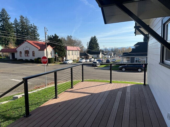 Photo - 935 NE 4th Ave