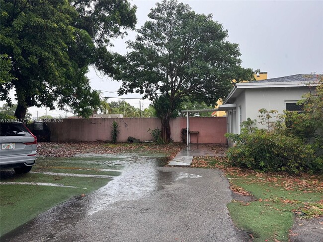 Photo - 2380 NW Flagler Terrace Unit R