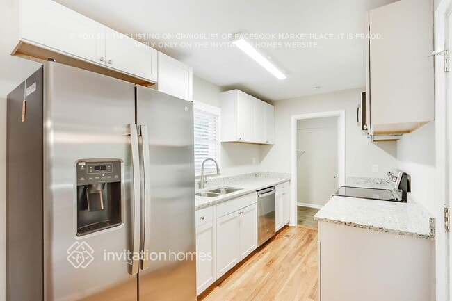 Photo - 465 Center Cir SW