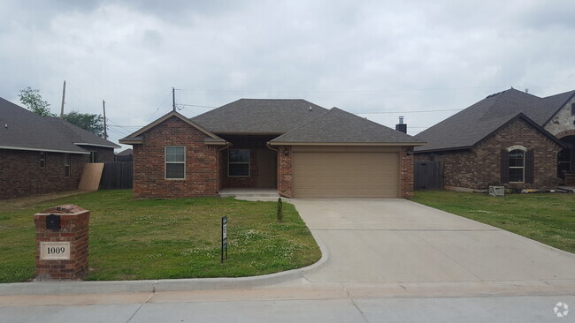 Building Photo - Beautiful home with Storm Shelter