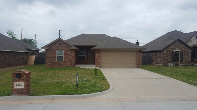 Beautiful home with Storm Shelter - Beautiful home with Storm Shelter