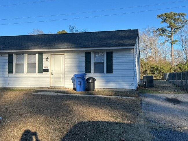 Building Photo - Cute 2 bedroom 1 bath duplex that is centrally located. Close to area bases, shopping and restaur...