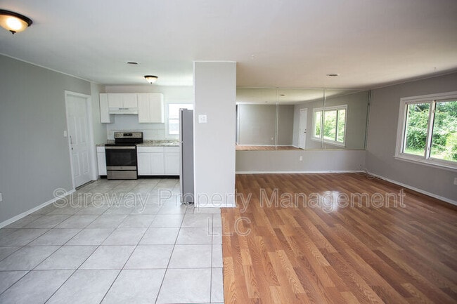 Photo - 17 Snowdon Ln