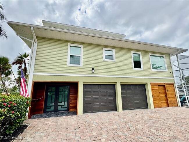 Photo - 3858 Riviera Cir