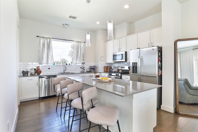 Photo - 4811 Martin Oaks Ln