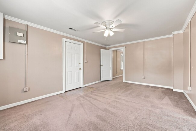 Photo - 101 E Woodall St