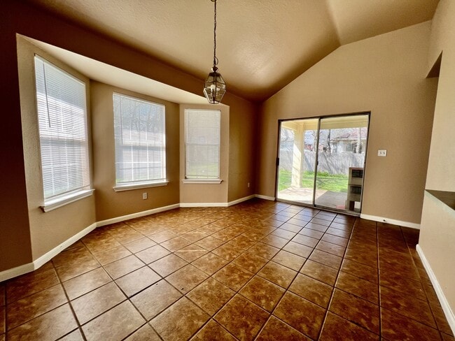 Photo - 108 N Mockingbird Cir