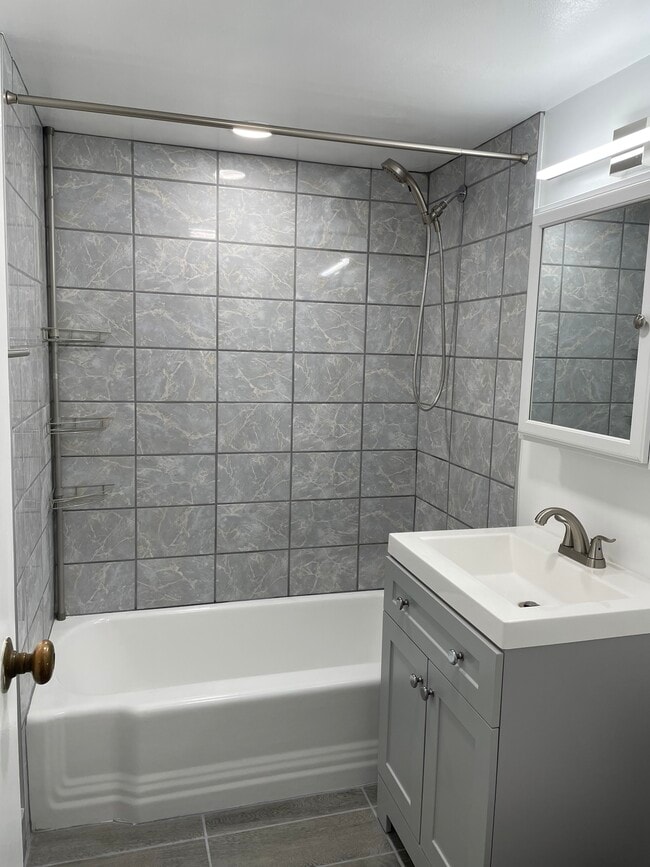 Building Photo - 522 21st St NW Unit 703