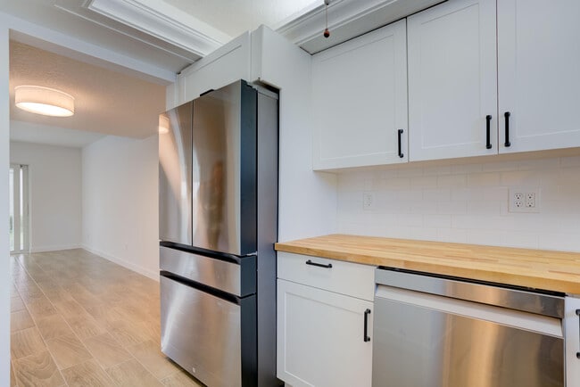Photo - 18081 SE Country Club Dr Unit 101