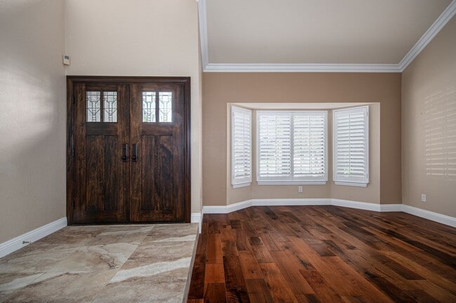 26253 Cresthaven Ct