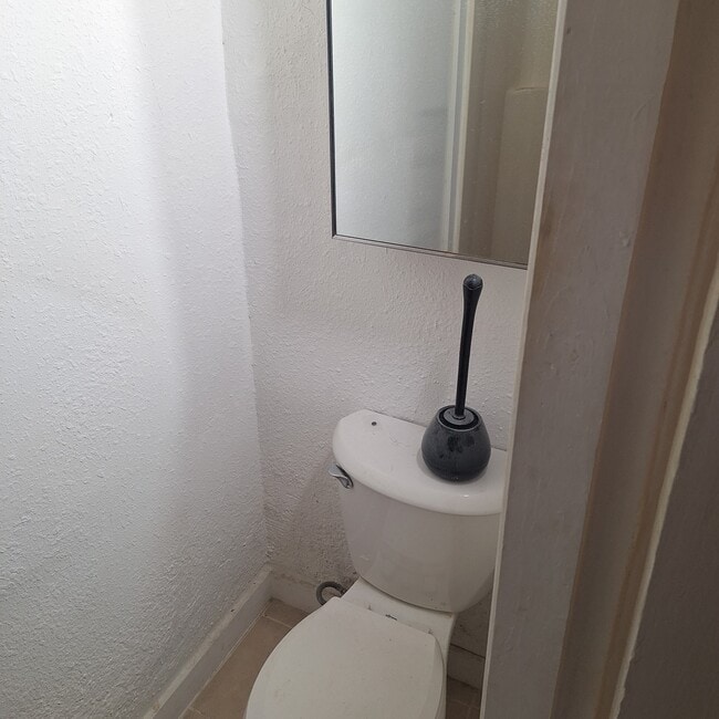 Photo - 910 Adele St Unidad Apt. 9