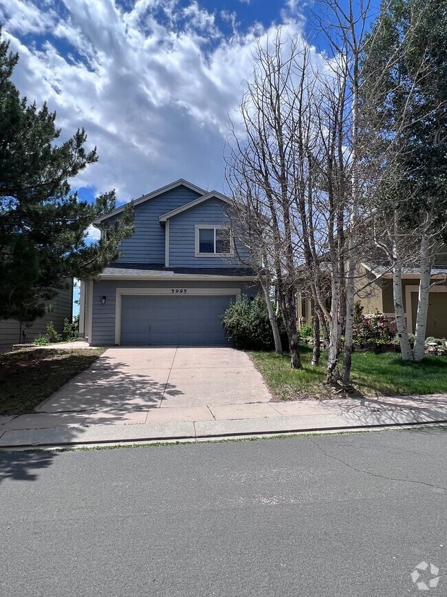 Building Photo - Single Family Home 3 bedroom 2.5 bath Unfi...