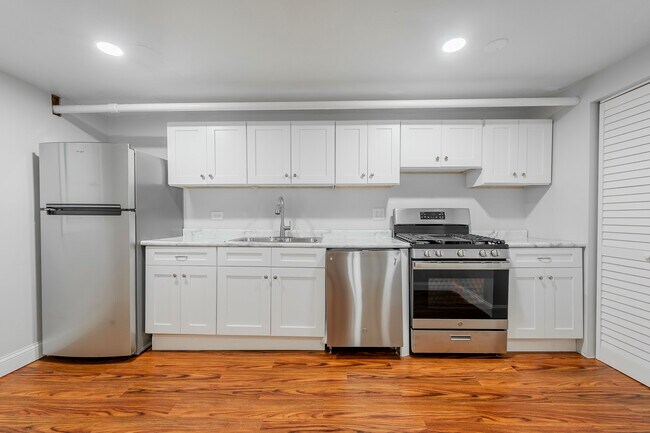 Photo - 666 E 50th St Unidad G