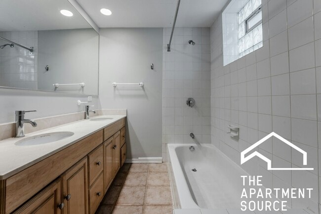 Photo - 3216 N Racine Ave Unit G