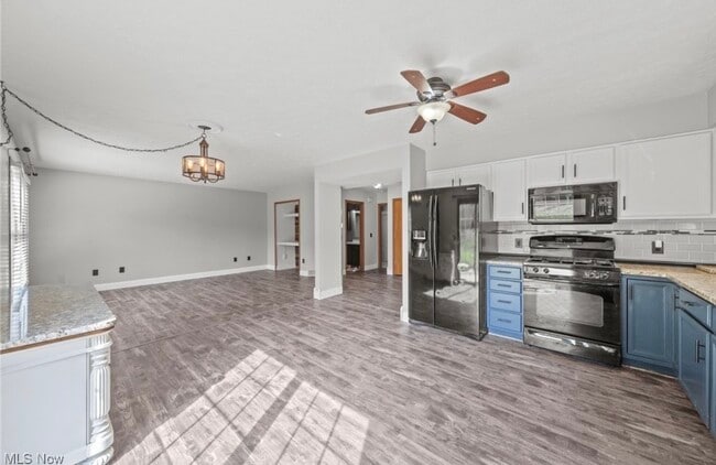 Photo - 430 Charleton Dr