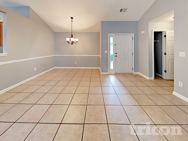 Photo - 923 Laurel Green Ln NE