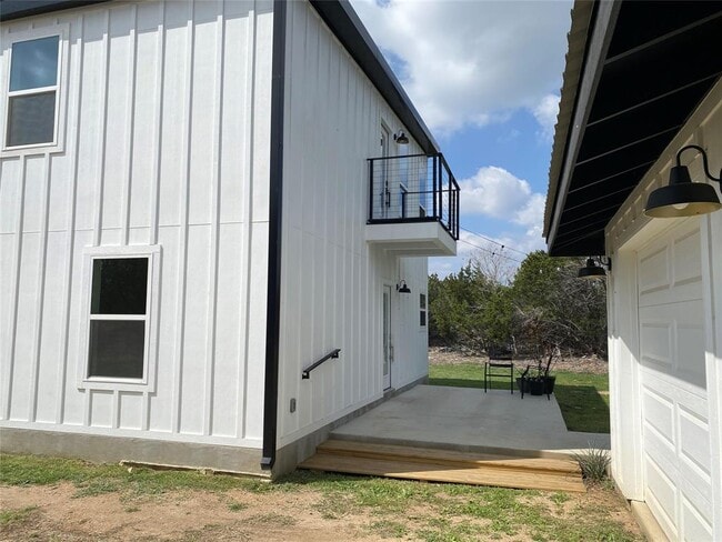 Photo - 31 Heathrow Ln