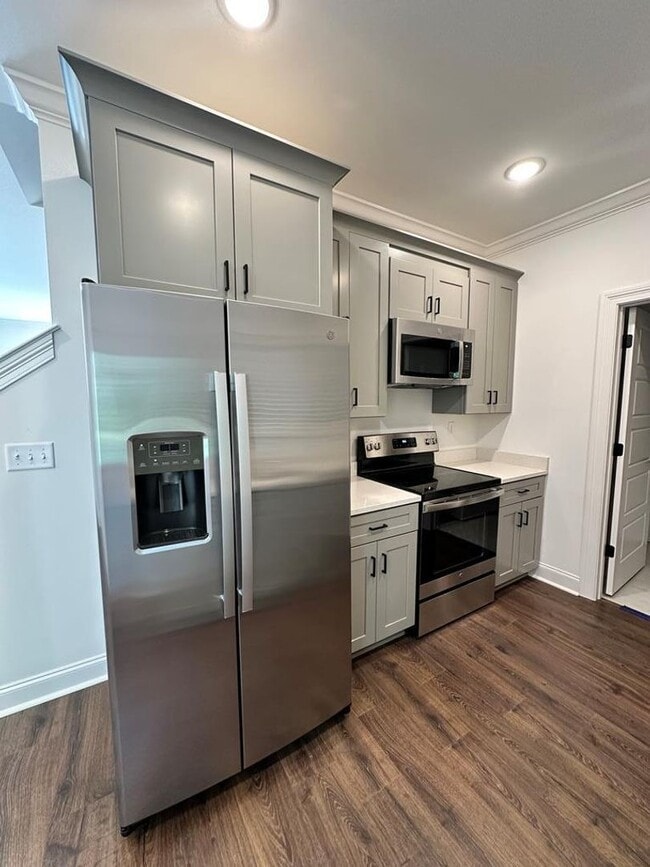 Photo - 3 Bed 3.5 Bath in Desirable Meadow Crest Neighborhood!