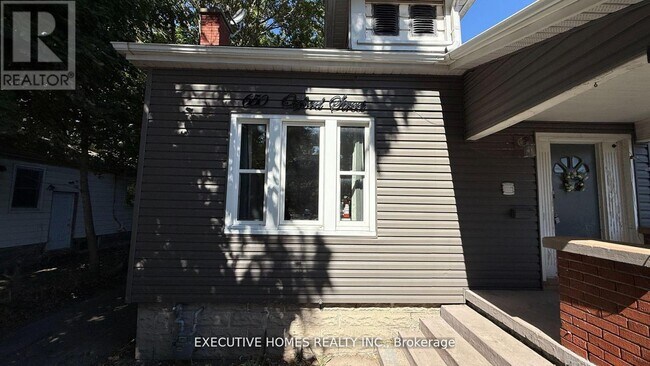 Photo - 650 Oxford St