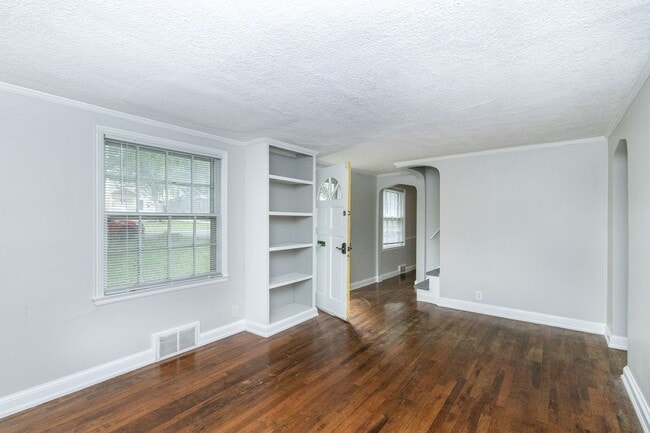 Photo - 7833 Madison Ave