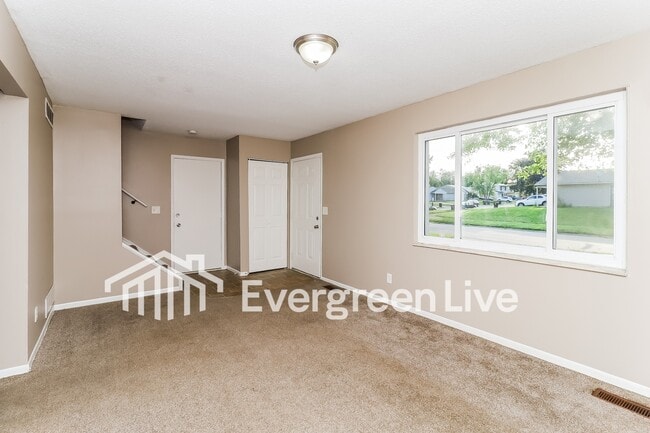 Photo - 1608 Carriage Dr